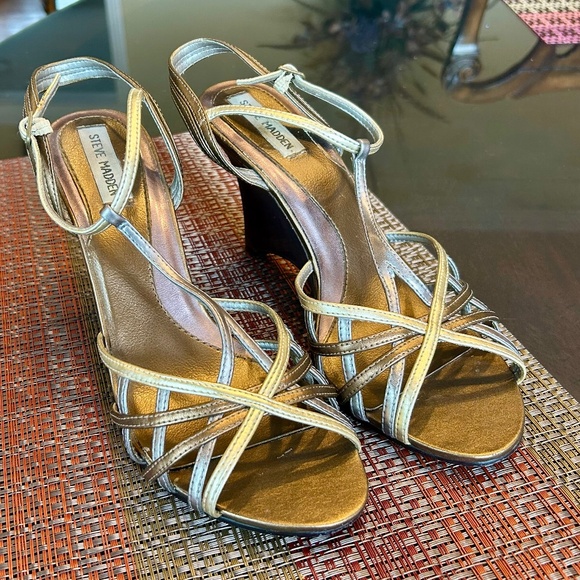 Steve Madden Bronze, Gold & Silver Strappy Sandals with Wedge Heels Size 10 - Picture 3 of 7
